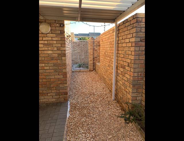 2 BEDROOM TOWNHOUSE RENTED IN SOUTH END